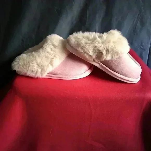 Unbranded Furry Slippers NWOT - Picture 2 of 4